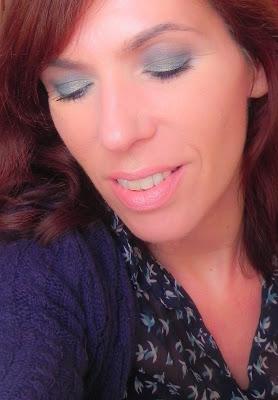 Primer plano look azules ojos cerrados