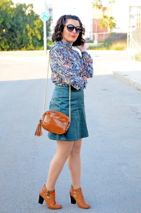 Falda verde de polipiel