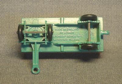 El acoplado del camión Mercedes-Benz