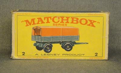 El acoplado del camión Mercedes-Benz