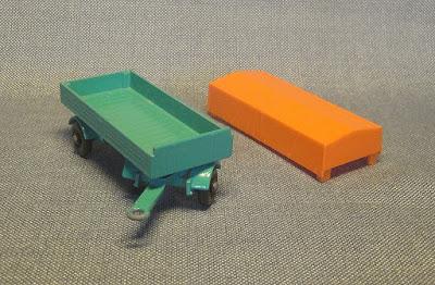 El acoplado del camión Mercedes-Benz