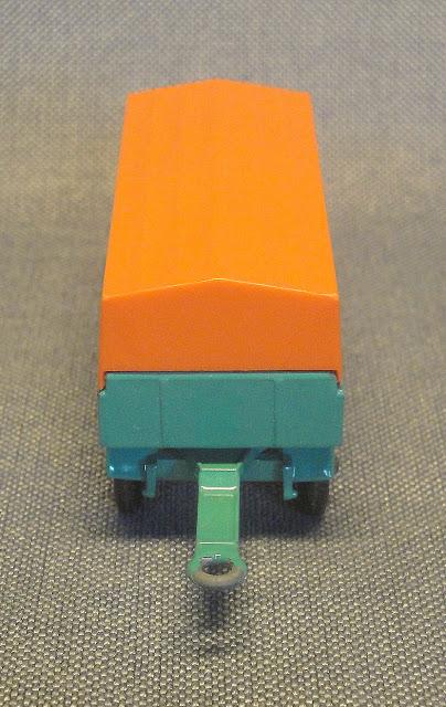 El acoplado del camión Mercedes-Benz