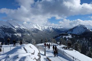 DE VISITA DIPLOMÁTICA EN SULPHUR MOUNTAIN