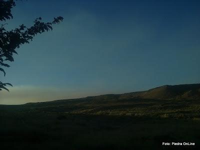 El humo de los incendios en Chile también se observaron en Piedra del Aguila
