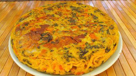 Tortilla vegana de espaguetis y espnacas