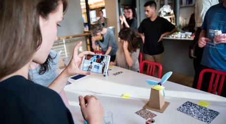 #Peer: Un uso de #RealidadVirtual Mixta en el aula #RV #VR @momentdesign