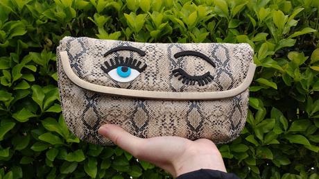 Diy: customizar un bolso con ojos de goma eva