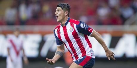 Alan Pulido trabaja para ser considerado en el Tri