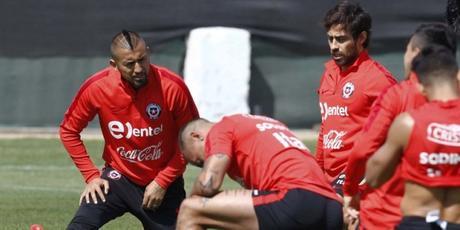 Técnico de Chile dará oportunidad de ser titular a Nico Castillo