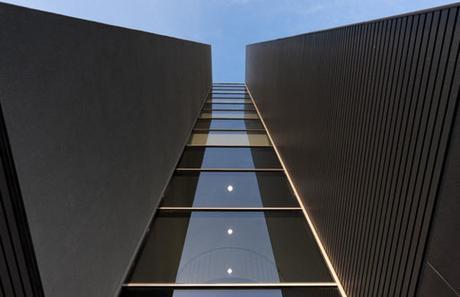 EDIFICIO MPA EN OPORTO, PORTUGAL, DE LOUSINHA ARQUITECTOS