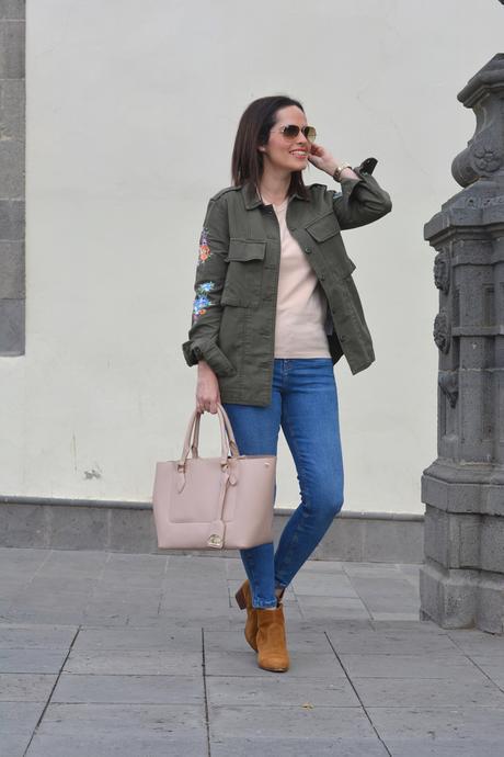 outfit-casual-parka-flores-street-style