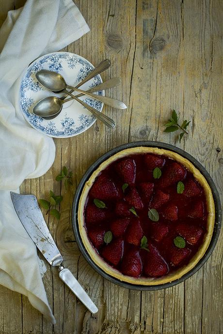 PASTEL DE FRESAS Y HIERBABUENA PASTEL DE FRESAS Y HIERBABUENA