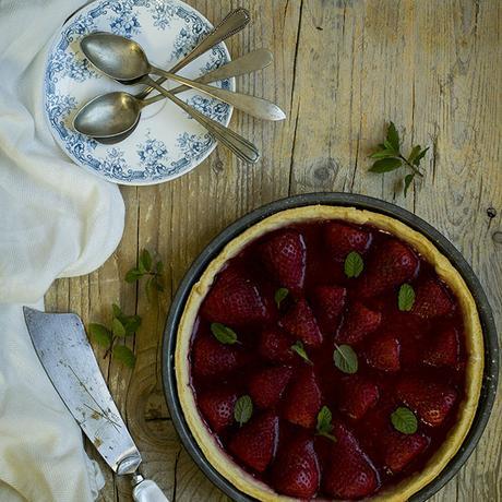 PASTEL DE FRESAS Y HIERBABUENA PASTEL DE FRESAS Y HIERBABUENA