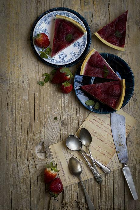 PASTEL DE FRESAS Y HIERBABUENA PASTEL DE FRESAS Y HIERBABUENA