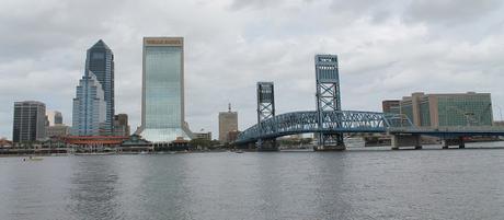 Vista del downtown de Jacksonville desde la orilla sur del Saint Johns River