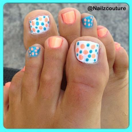 Poka Dot Toenail Design: 