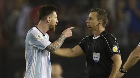 La FIFA sanciona a Messi por insultar a un asistente