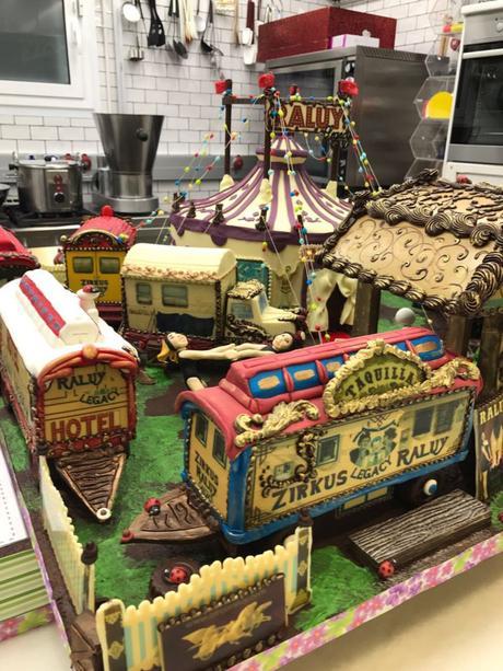 El Circo Raluy se convierte en una increíble Mona de Pascua Circo Raluy Mona de Pascua 13