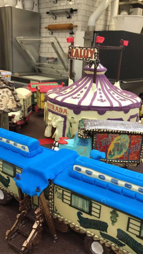 El Circo Raluy se convierte en una increíble Mona de Pascua Circo Raluy Mona de Pascua 02