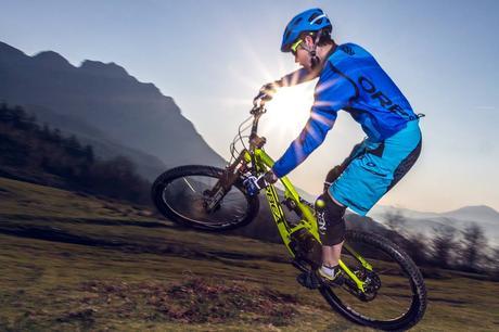 Técnica para hacer un caballito con la bicicleta de montaña