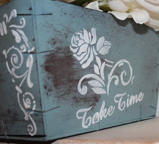 TALLER TECNICAS DE PINTURA DECORATIVA SOBRE CESTA DE MADERA