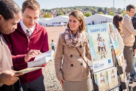 Salir de allí es como saltar desde un avión: Ex testigo de #Jehová revela por qué abandonó su fe #Religiones