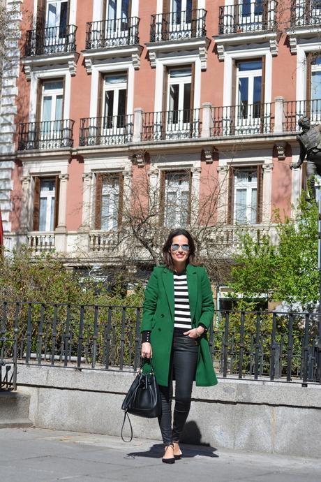 abrigo-verde-zara-outfit-street-style