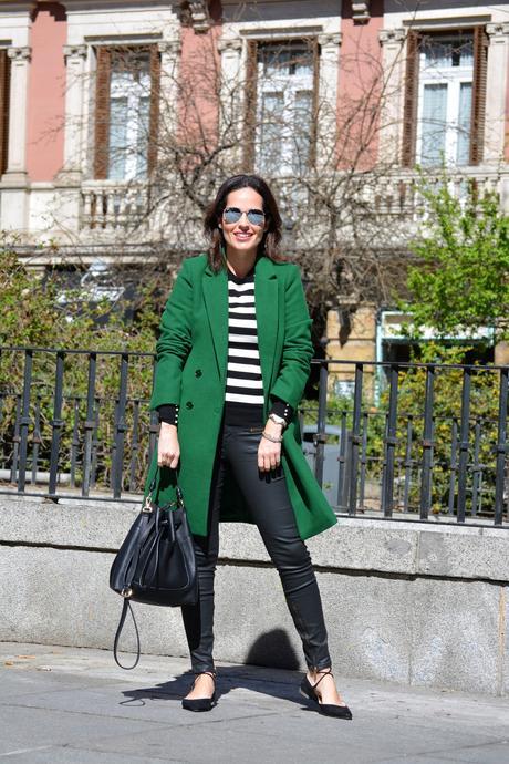 abrigo-verde-zara-outfit-street-style