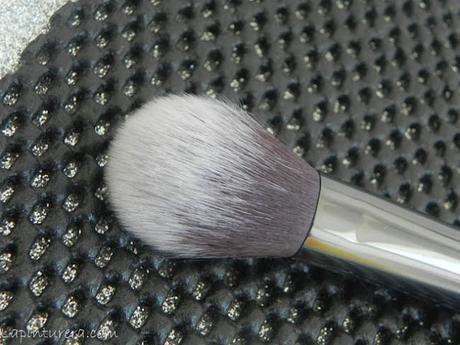 Brochas y pinceles Maiko 15 Detalle brocha iluminador