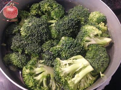 Juego de blogueros 2.0: Muffins de brócoli y gambas sin gluten Juego de blogueros 2.0: Muffins de brócoli y gambas sin gluten