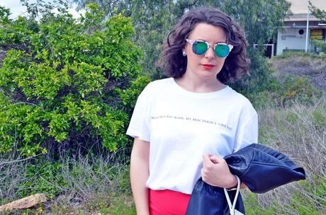 Falda roja con volante