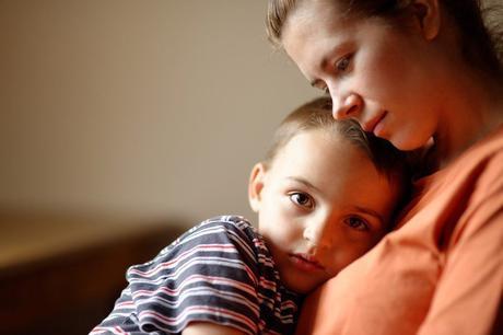 ¿Los antidepresivos ISRS aumentan el riesgo de suicidio en niños con depresión y ansiedad?