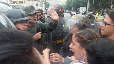 Absoluta y violenta represión hoy en Venezuela