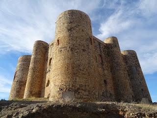 Castillos del Señorío de Feria: Villalba de los Barros, Zafra, Feria, Nogales, Salvaleón, Salvatierra de los Barros y de Los Arcos, en Almendral (galería fotográfica)