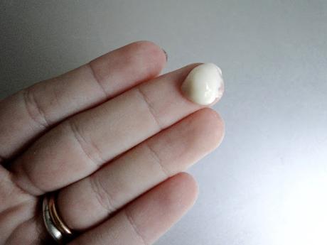 Brightening daily facial cleanser de Burt's Bees, limpieza sin jabón.