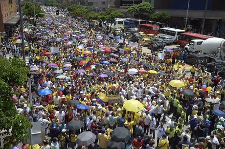 Colombia marcha contra Santos