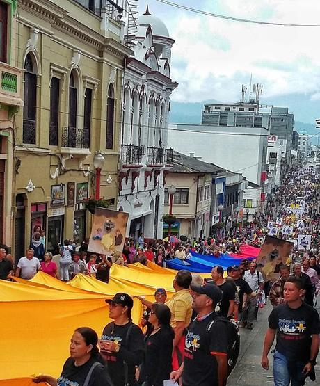 Colombia marcha contra Santos