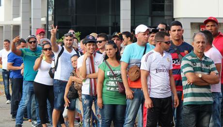 Los cubanos varados en Nuevo Laredo serán censados
