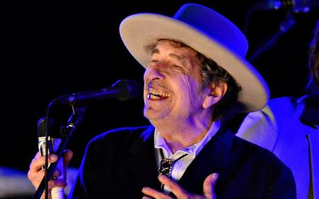 BOB DYLAN RECIBIÓ EL PREMIO NOBEL DE LITERATURA EN SECRETO