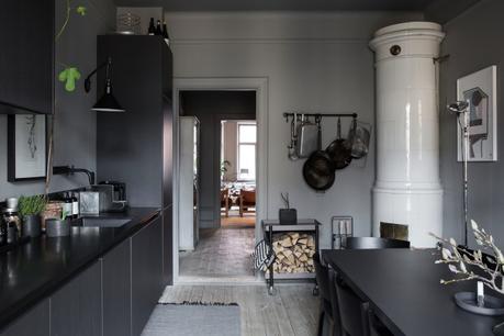 piso lujo en estocolmo Lotta Agaton estilo nórdico gris oscuro estilo escandinavo oscuro estilista de interiores sueca decoración interiores decoración gris oscuro blog decoración nórdica apartamento de una estilista de interiores 