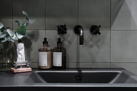 piso lujo en estocolmo Lotta Agaton estilo nórdico gris oscuro estilo escandinavo oscuro estilista de interiores sueca decoración interiores decoración gris oscuro blog decoración nórdica apartamento de una estilista de interiores piso lujo en estocolmo Lotta Agaton estilo nórdico gris oscuro estilo escandinavo oscuro estilista de interiores sueca decoración interiores decoración gris oscuro blog decoración nórdica apartamento de una estilista de interiores