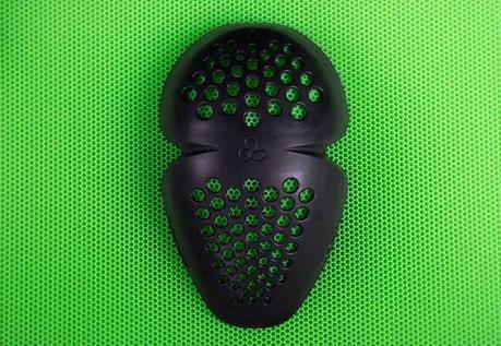 Endura: nuevo casco MT500 y nuevas rodilleras MTR Knee Guard con tecnología Koroyd