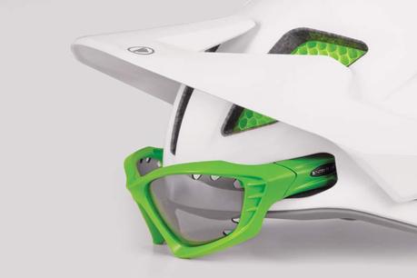 Endura: nuevo casco MT500 y nuevas rodilleras MTR Knee Guard con tecnología Koroyd