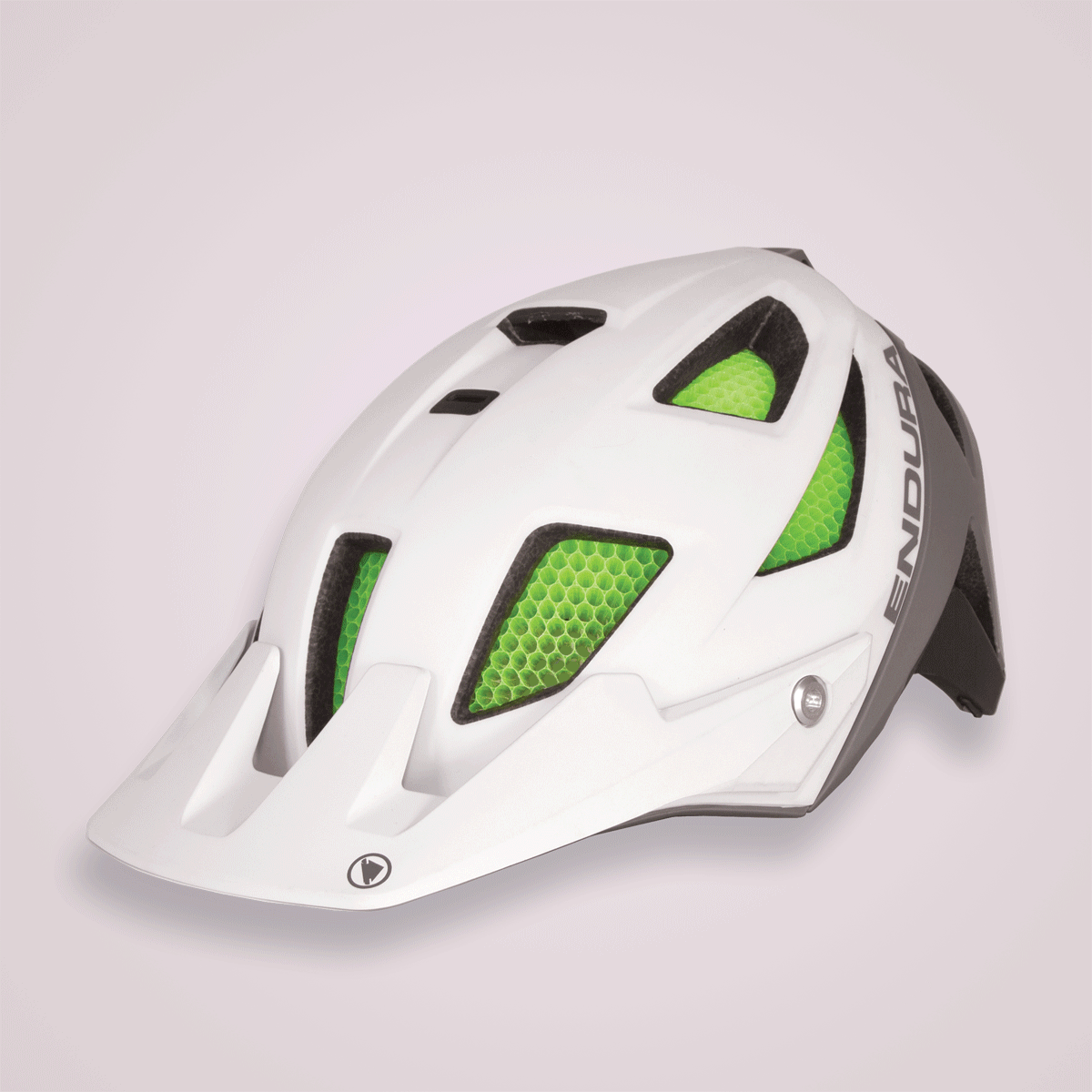 Endura: nuevo casco MT500 y nuevas rodilleras MTR Knee Guard con tecnología Koroyd