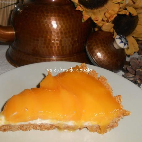 Tarta de queso y melocotón en almíbar
