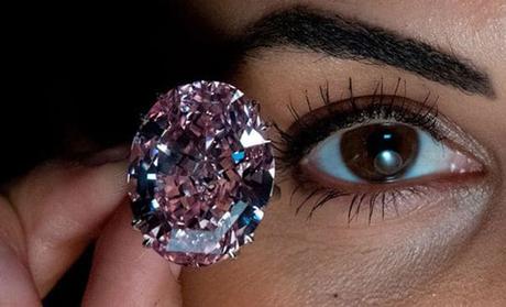 El diamante rosado más caro del mundo espera por un dueño