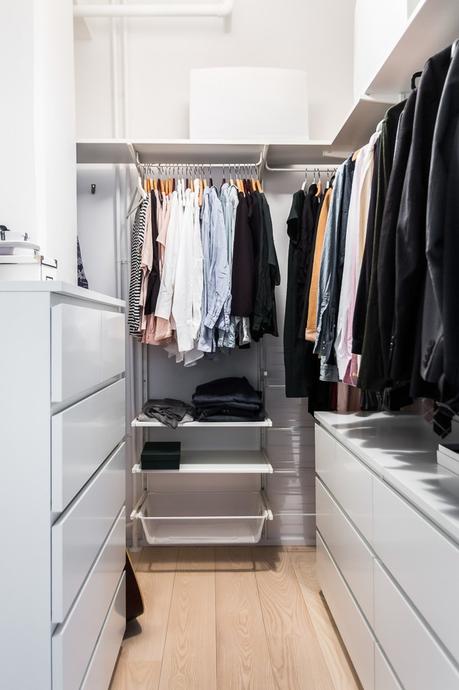 piso en antigua fábrica diseño loft decoración nórdica decoración loft decoración interiores suecos decoración gris madera plantas blog decoración escandinava Apartamento tipo loft con grandes ventanales 