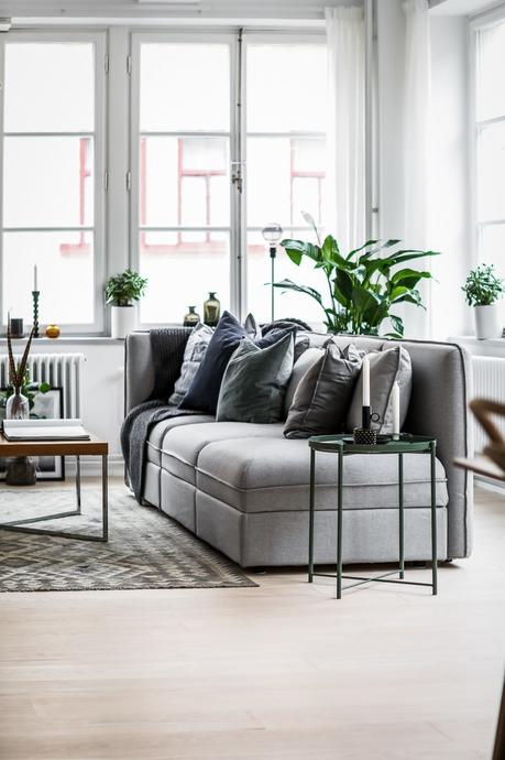 piso en antigua fábrica diseño loft decoración nórdica decoración loft decoración interiores suecos decoración gris madera plantas blog decoración escandinava Apartamento tipo loft con grandes ventanales 