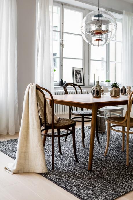 piso en antigua fábrica diseño loft decoración nórdica decoración loft decoración interiores suecos decoración gris madera plantas blog decoración escandinava Apartamento tipo loft con grandes ventanales 