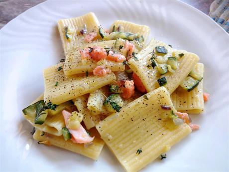 Pasta con calabacín y salmón - Gigantoni con zucchine e salmone - Smoked salmon and zucchini pasta